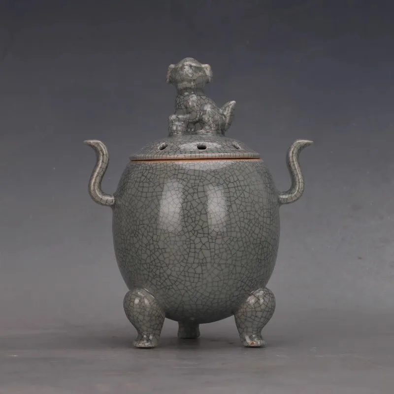 

Античное фарфоровое украшение для дома из династии Сун Ru Kiln: глазурованная трехногий курильница в форме селадона с двойными ушками в форме льва