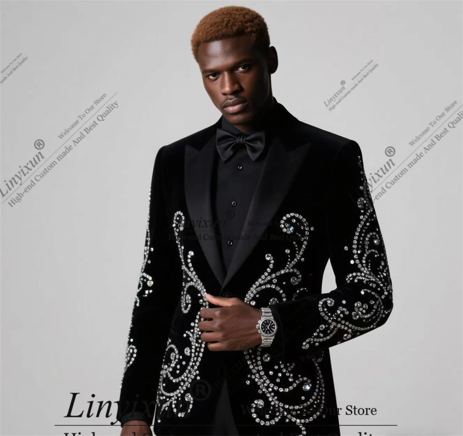 

Shiny Velvet Metal Embellished Beadeds Men Suits Peaked Lapel Groom Tuxedos 2 Pieces Party Prom Blazer Customized Costume Homme