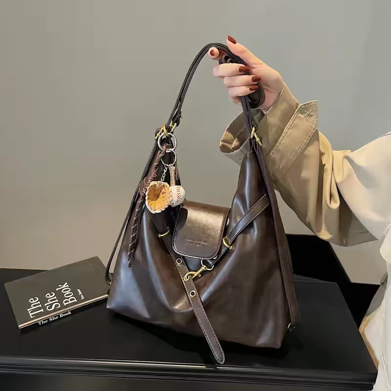 

Элегантная ретро-сумка-тоут, новая осенне-зимняя модель, легкий люксовый нишевый рюкзак, модная и универсальная сумка через плечо для повседневного использования.