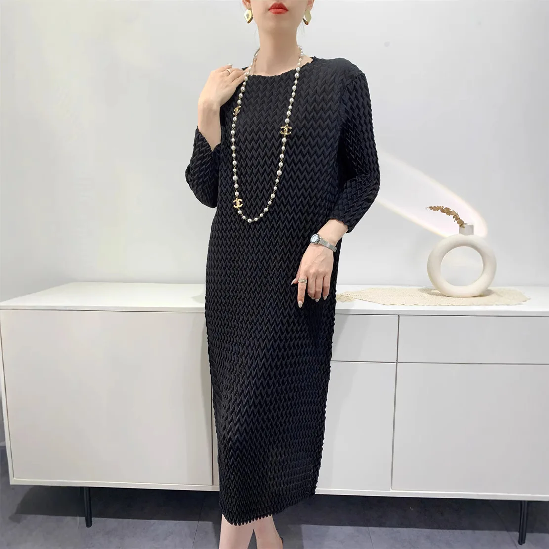 

Miyake Temperament Dress 2025 Spring New Ageing Senior Sense Pineapple Pleats Handmade Bat Sleeve Dress in The Middle Long Skirt