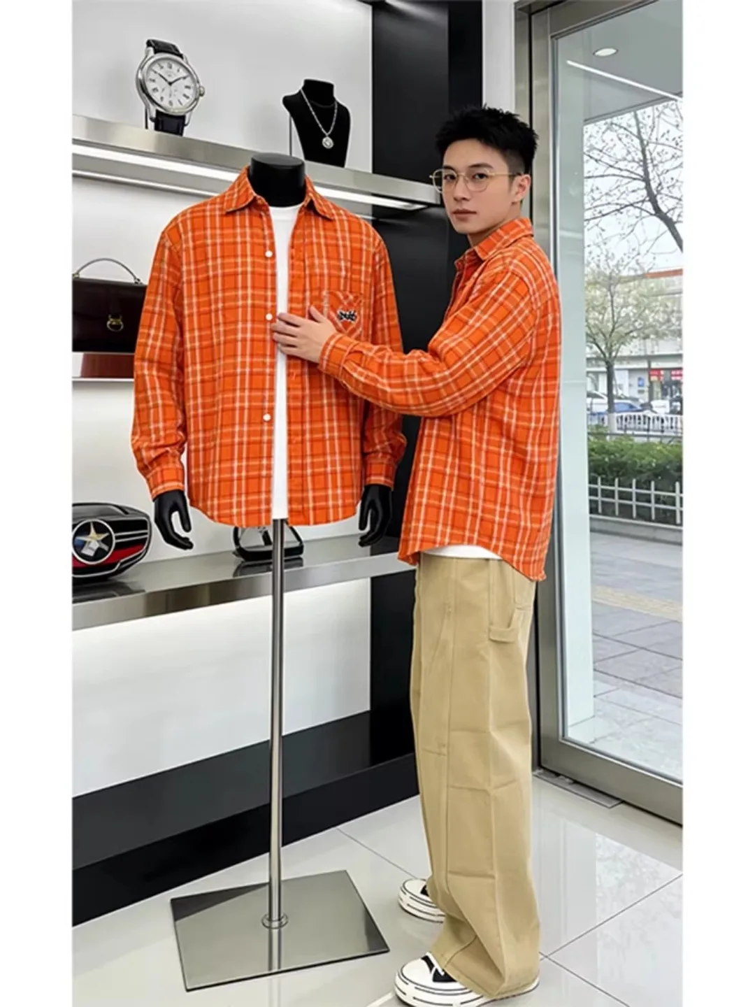 

Мужская рубашка Dopne Orange Plaid, весенняя, повседневная, с вышивкой, для многослойных образов, Cleanfit, с длинным рукавом, свободного кроя, для верховой езды, офиса, дома и отдыха.