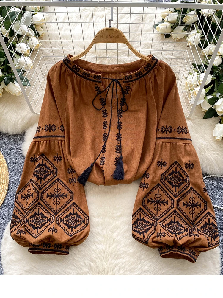 

Women's Spring Blouse Retro Ethnic Style New Chinese Lantern Sleeve Shirt Loose Thin Tassel Embroidery Design Blusa Top BL187