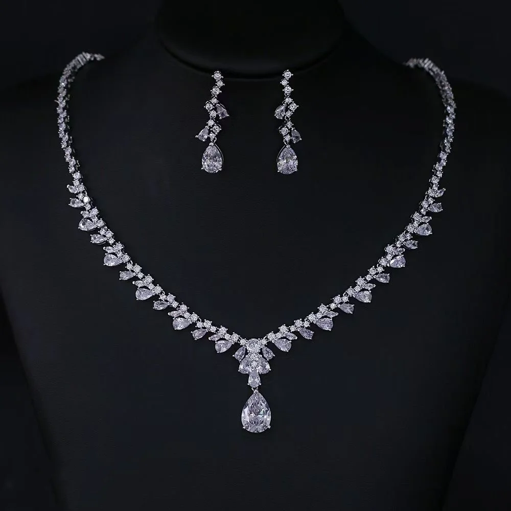 

Luxurious all zirconia high-quality exquisite necklace earring set, fashionable sparkling crystal bridal jewelry gift