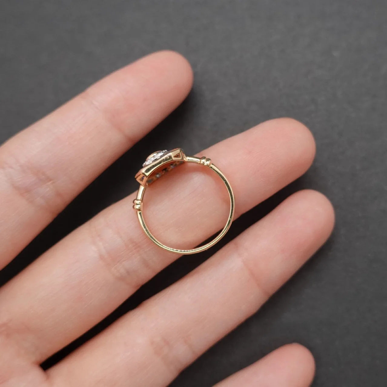 French Luxury Style Gold Color Inlaid with Multiple Zircons Splicing Color Ring Women\'s Mysterious High-end Banquet Jewelry Ring