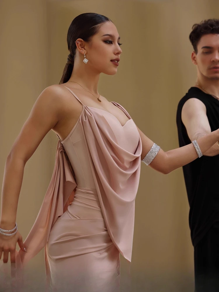 2025 Nuovo abbigliamento da ballo latino per donna Imbracatura di fascia alta Design irregolare superiore