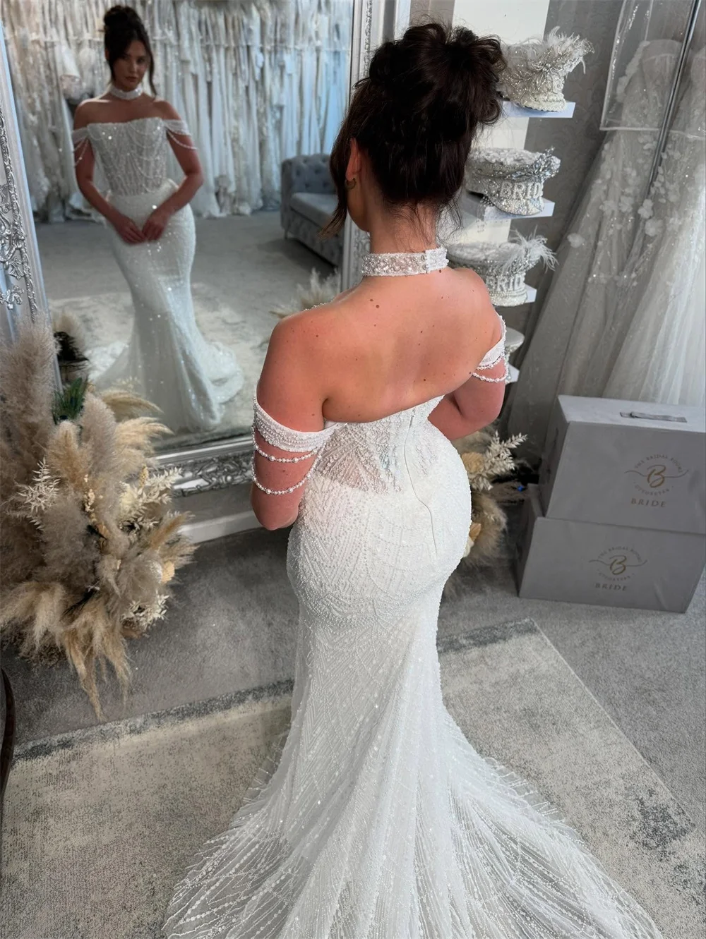 طوكيو مخصص الأبيض قبالة الكتف فستان الزفاف بلا أكمام مثير حورية البحر ثوب الزفاف عودة البريدي انفصال قطار ثوب الزفاف