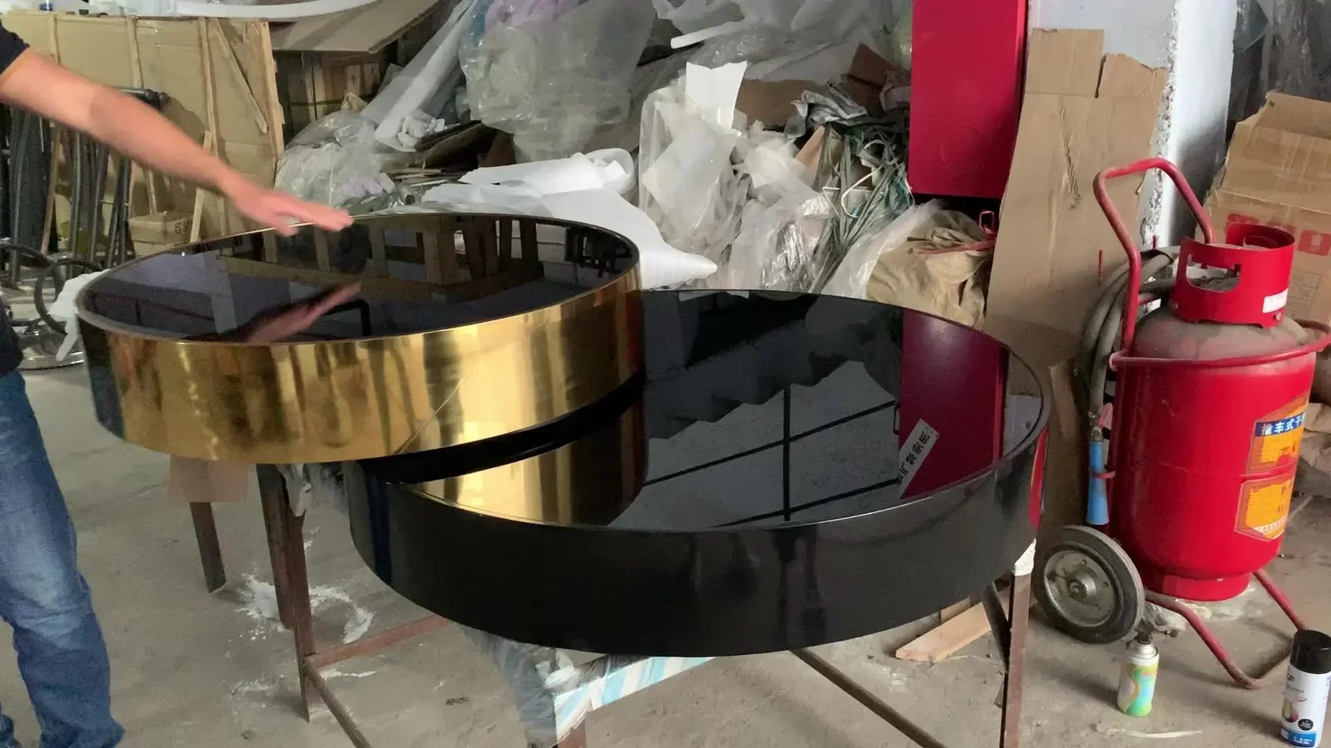 

Умный круглый кофейный столик из стекла