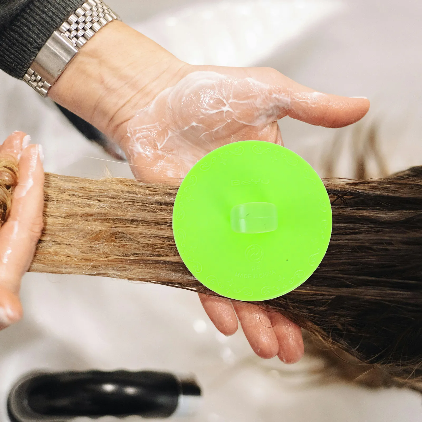 

Набор из 4-х массажных расчесок для волос и кожи головы для ежедневного использования: тщательно очищает, успокаивает кожу головы, придает блеск, подходит для всех типов волос.