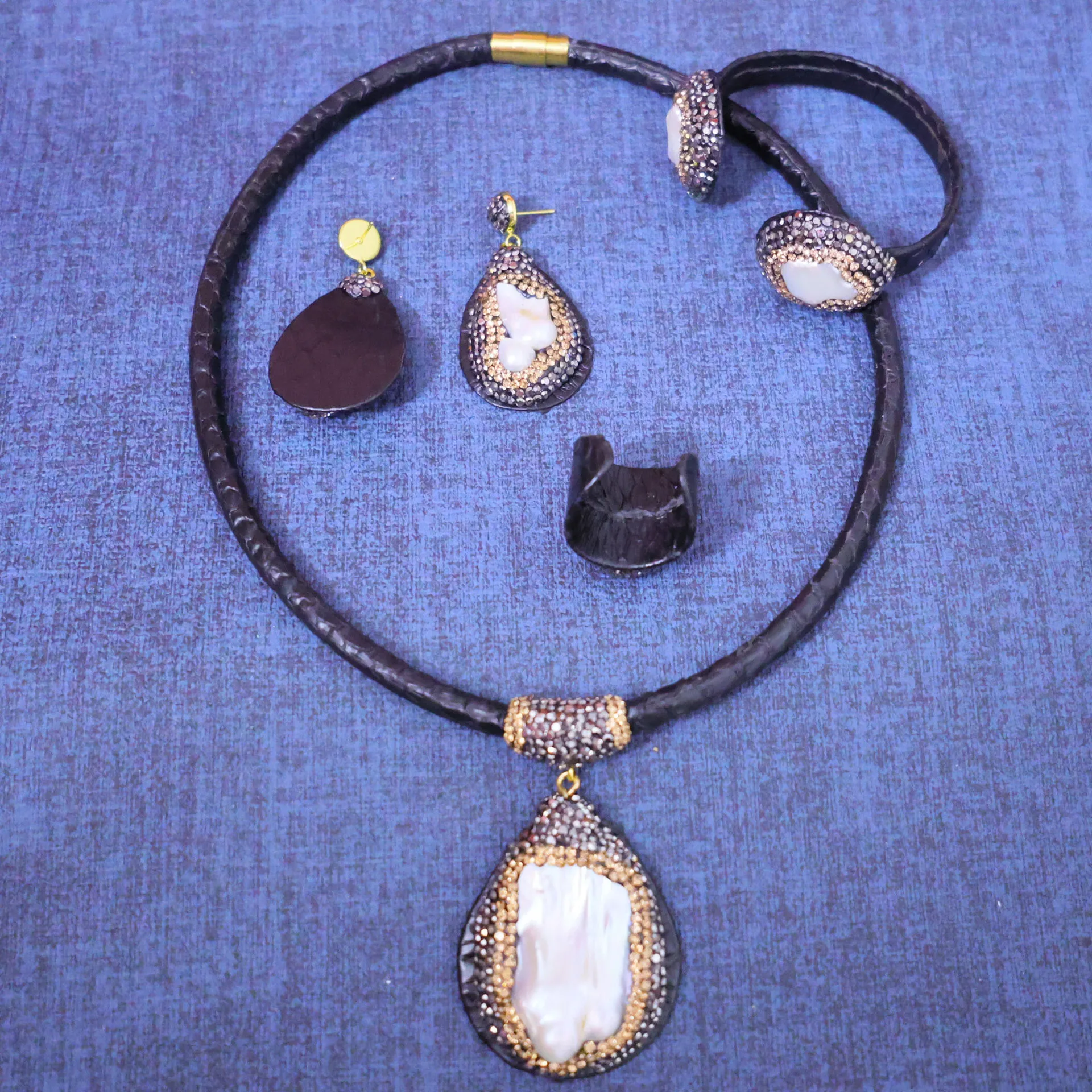 Four-piece set of natural baroque special-shaped pearl snakeskin, direct sales from European, American fashion cross-border popu