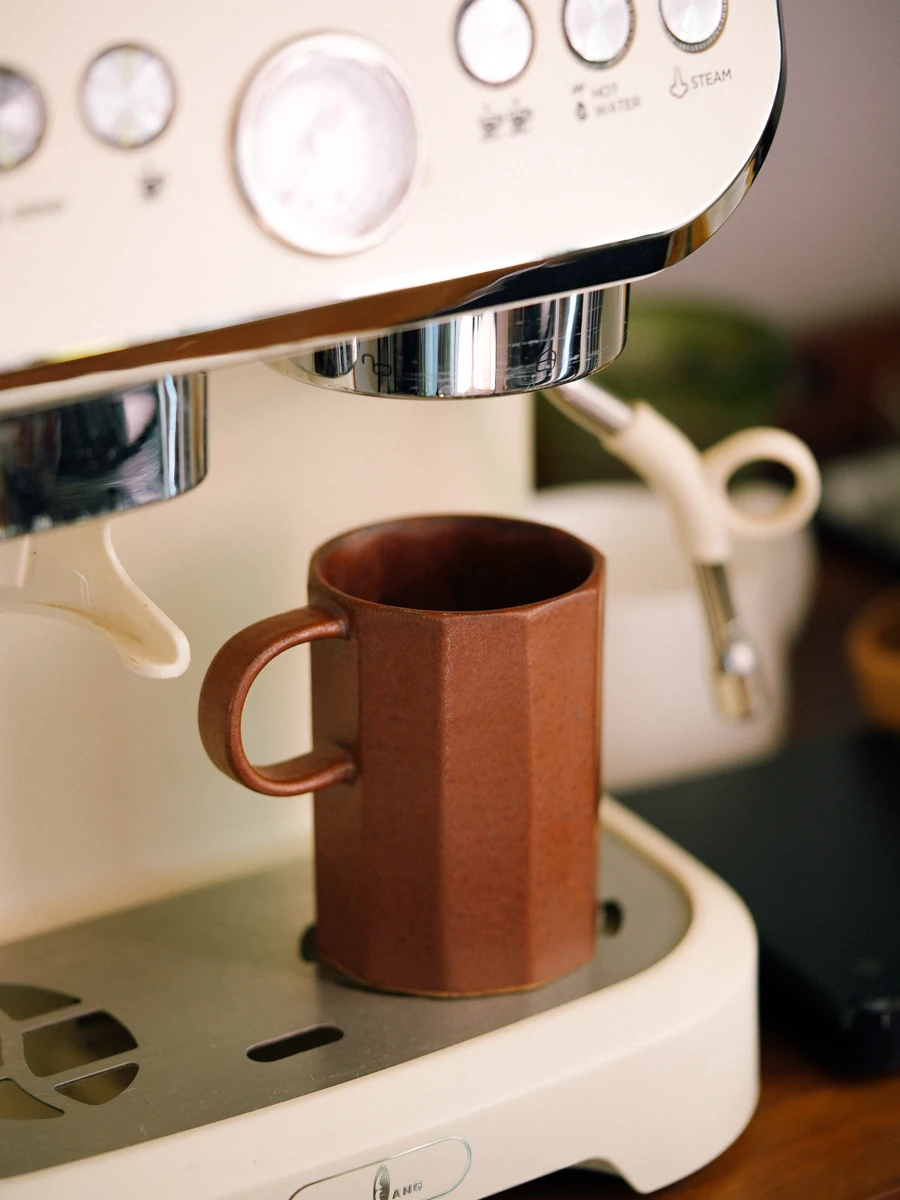 Tazas de Cerámica Hechas a Mano, Tazas de Café de Porcelana Jingdezhen, Tazas de Sake de Estilo Chino con Pie Alto, Adorables con Diseño de Corazón de Niña, Surtido Aleatorio