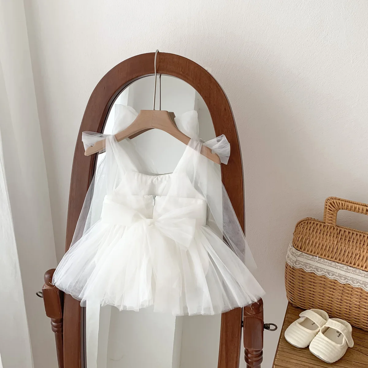 Korean summer style baby girl sleeveless bag fart  baby mesh princess skirt newborn  day photo dress