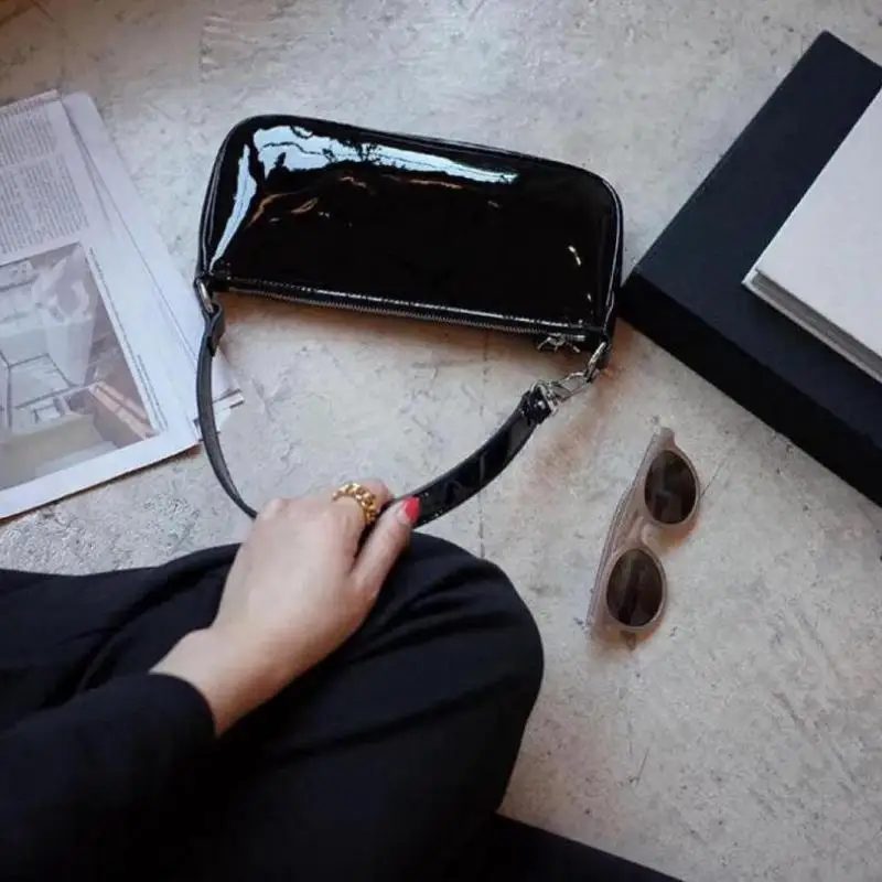 

Bag 2025 New Trendy Versatile Handbag, Simple Shoulder Underarm Bag, Korean-style Patent Leather Baguette Bag.