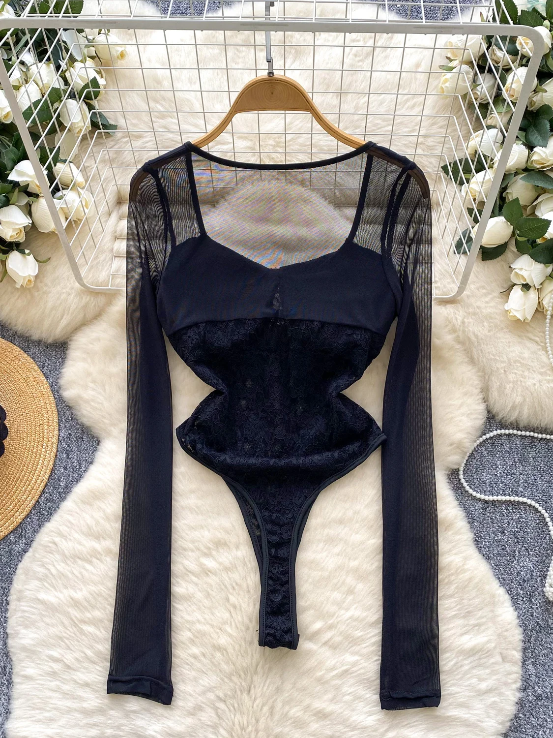 スパイシーなレタープリントワンピーススーツ レディース メッシュレース 細見え 美しいアウターウェア ベースシャツ ハイウエストショートパンツ