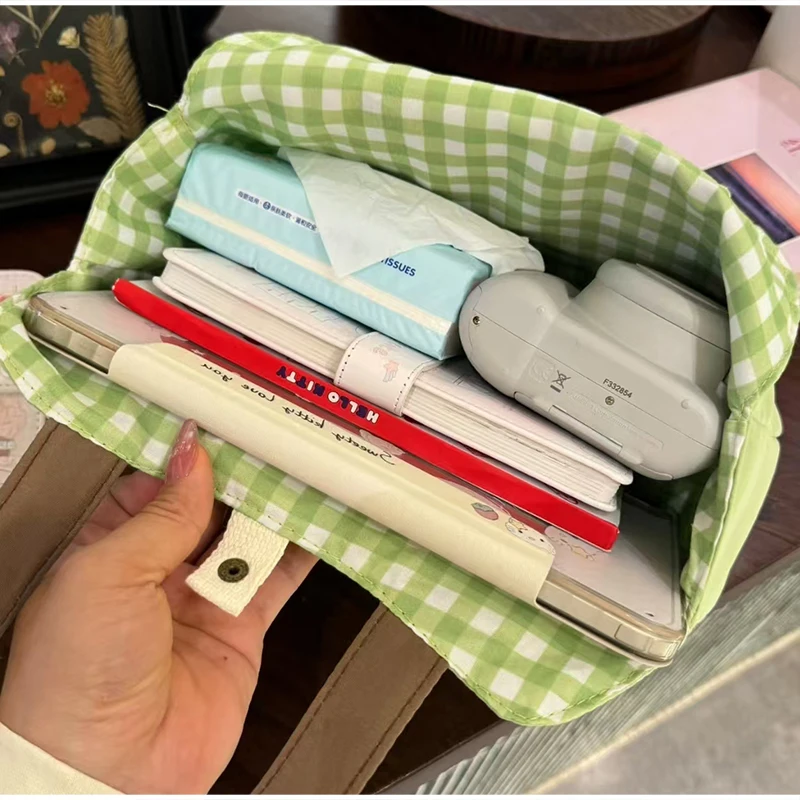 Apfel-förmige Umhängetasche, Damenhandtasche, Niedliche Leichte Kompakte Tasche für Reisen, Einkaufen & Freizeitausflüge, Druckknopfverschluss – Detail 14