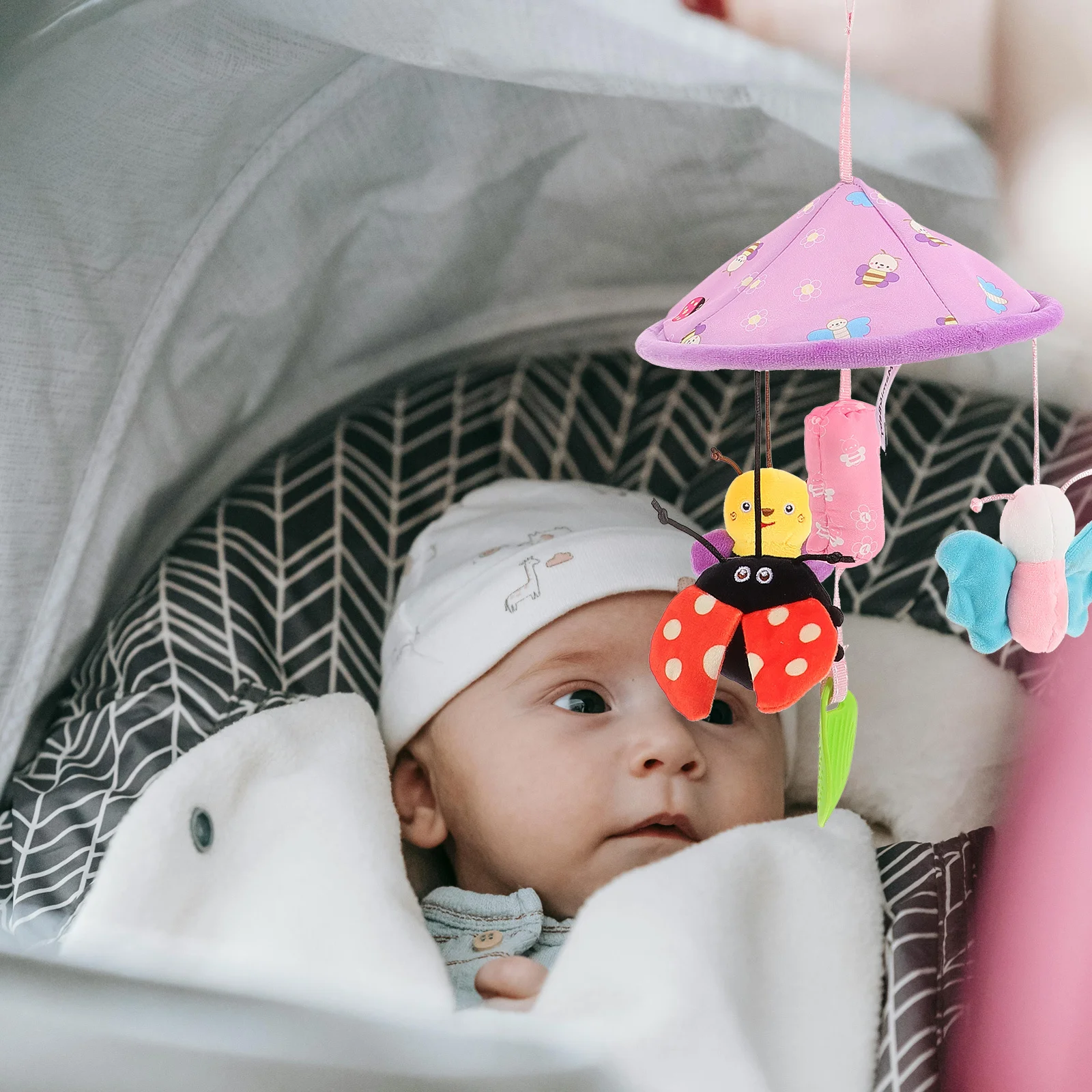 Poussette suspendue pour berceau de bébé, Stimulation Mobile pour nourrissons, sièges de voiture pour nouveau-nés, tapis de jeu, pendentif de lit, développement des couleurs