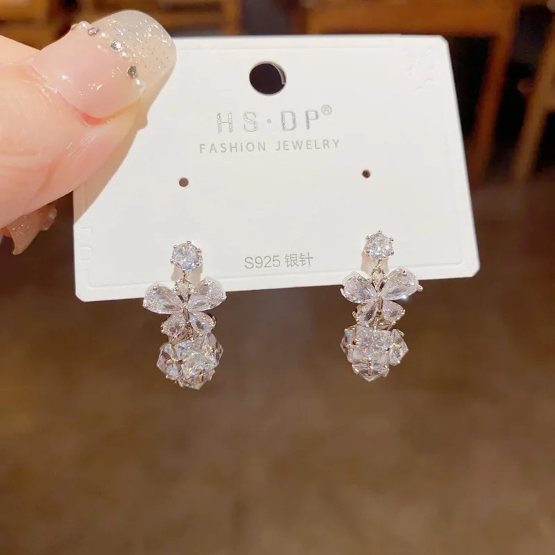 مايكرو مطعمة الزركون فراشة الكرة ياردروب أزياء رائعة ومتعددة الاستخدامات سوبر فلاش المتخصصة تصميم الأقراط الفاخرة