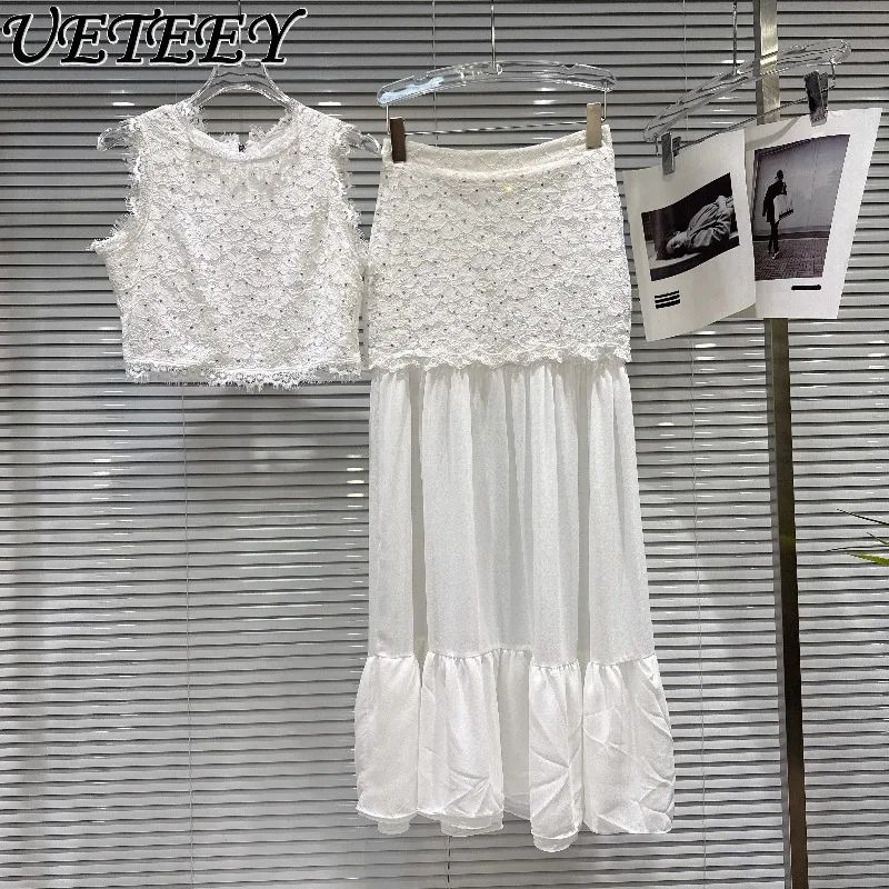 

Модный летний комплект 2026: Новинка! Белый шикарный топ-майка с кружевом и стразами Hotfix и длинная юбка с завышенной талией и пэчворком.