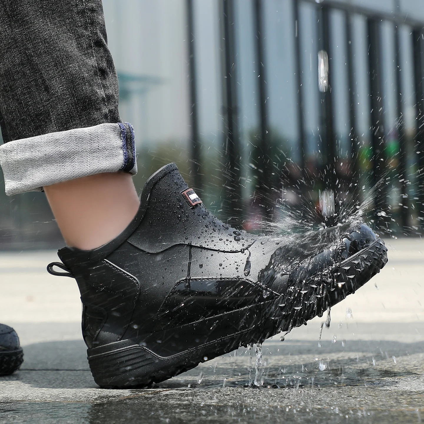 Men's fashion casual rain boots Four Seasons new lightweight waterproof anti-slip outdoor fishing shoes comfort garden rain shoe