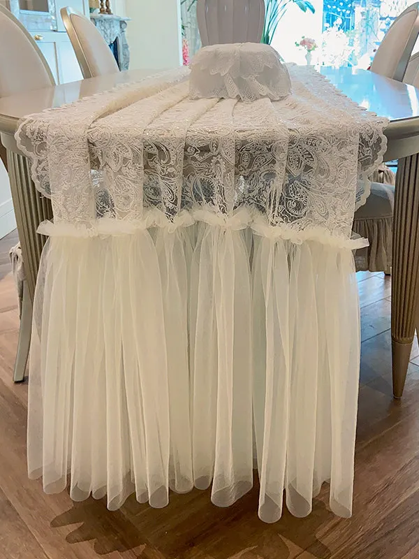 2026 new high-end French table flag lace embroidery atmosphere tablecloth bed flag bedside towel light luxury decorative