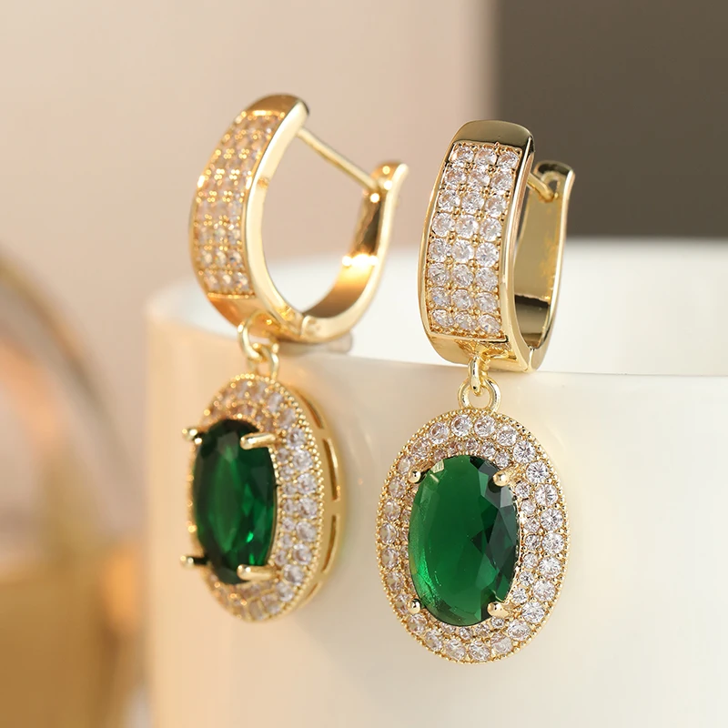 Luxuriöse Eingelegte Weiß-Grüne CZ Hängeohrringe für Damen Elegante Goldfarbene Geometrische Alltags- und Partyschmuck Jubiläumsgeschenk – Detail 4