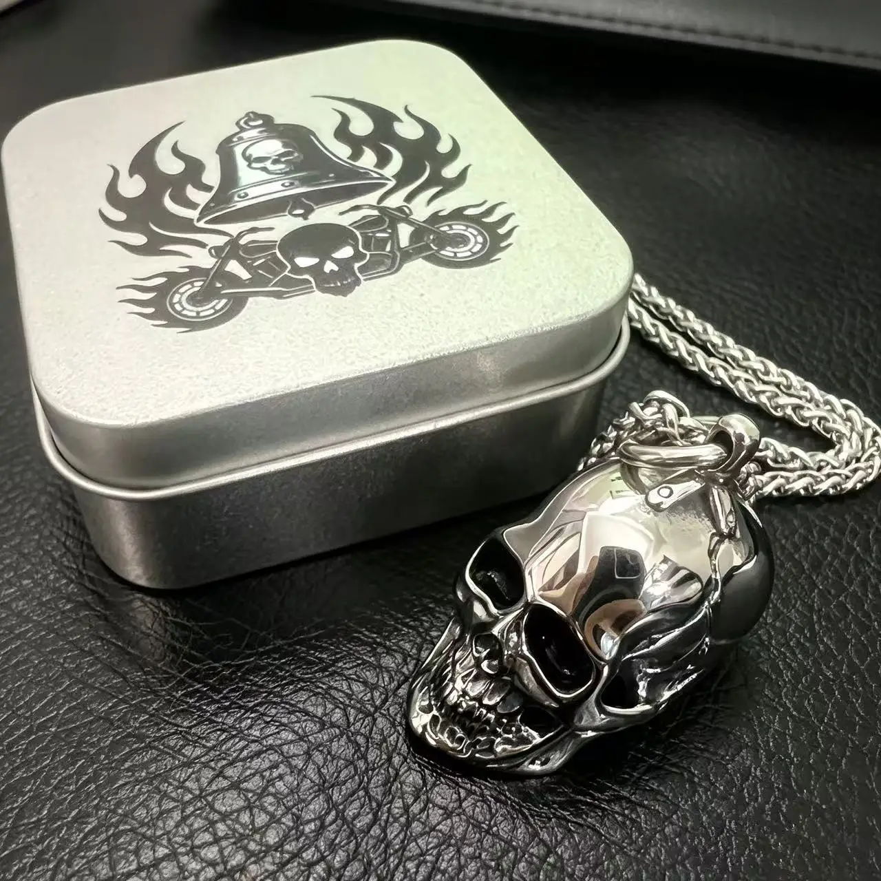 HNSP Men's Vintage Cracked Skull Pendant Necklace For Men 316L Stainless Steel Gothic Biker Punk Jewelry Hallowmas Gift