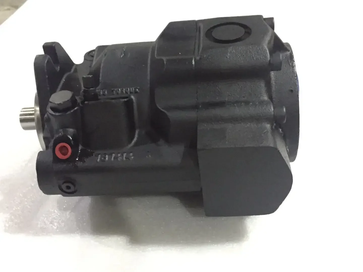 Good Price Hydraulic Piston Pump  PV PV10 PV15 PV20 PV29 Series PV15-2R1E-C02 PV62R1EC00 Axial Single Pis-ton Pu-mp