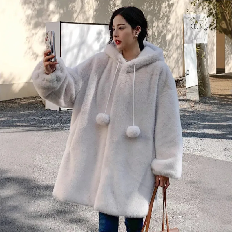 New long hooded women's fur coat with ball decoration and warm clothing