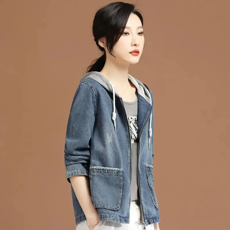 Mantel Denim Perempuan Pendek 2023 Musim Semi dan Musim Gugur Pakaian Versi Korea Baru Longgar Bertudung Kasual Bisbol Pada Pakaian