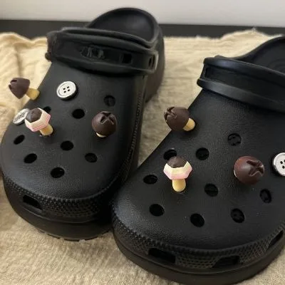 Szökött Csiperke Ezüst- gomb Széria Szép clogs Farmernadrág Mulatságos charms számára crocs ins Népi Lábbeli dekorációs DIY karácsonyi Tehetség