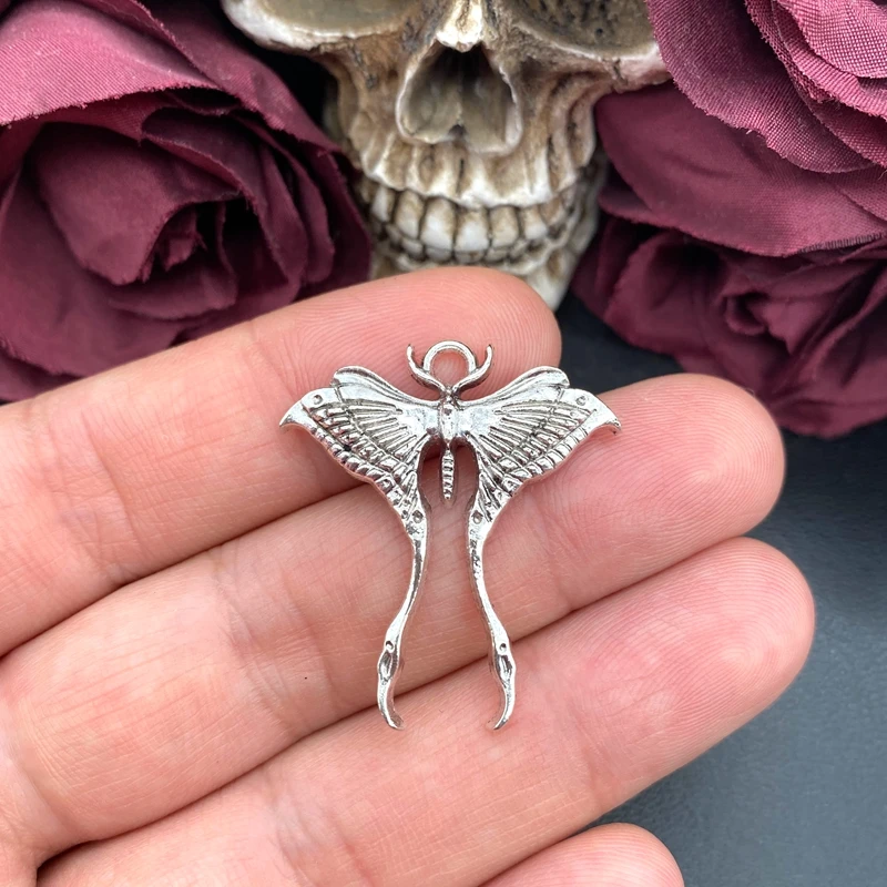 6 Stück 35*31mm Gothic Schmetterlings-Motten-Anhänger, Luna-Motten-Charms, Designer-Anhänger für Schmuckherstellung, DIY-Schmuckzubehör – Detail 2