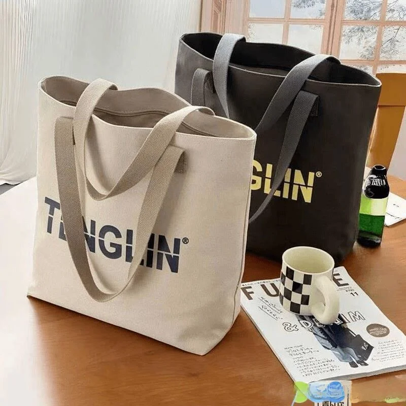 

Повседневная вместительная холщовая сумка-тоут для женщин, новинка 2026 года, универсальная сумка-тоут с надписью для студентов и поездок на работу, модная весенняя сумка