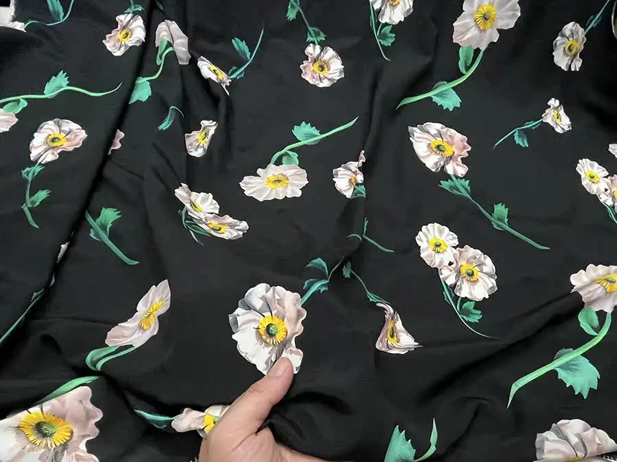 Designer Cloth 30 Momme Elastic Heavy Crepe Silk Clothing Fabric Black Background Flowers Inkjet Silk Fabric Dress