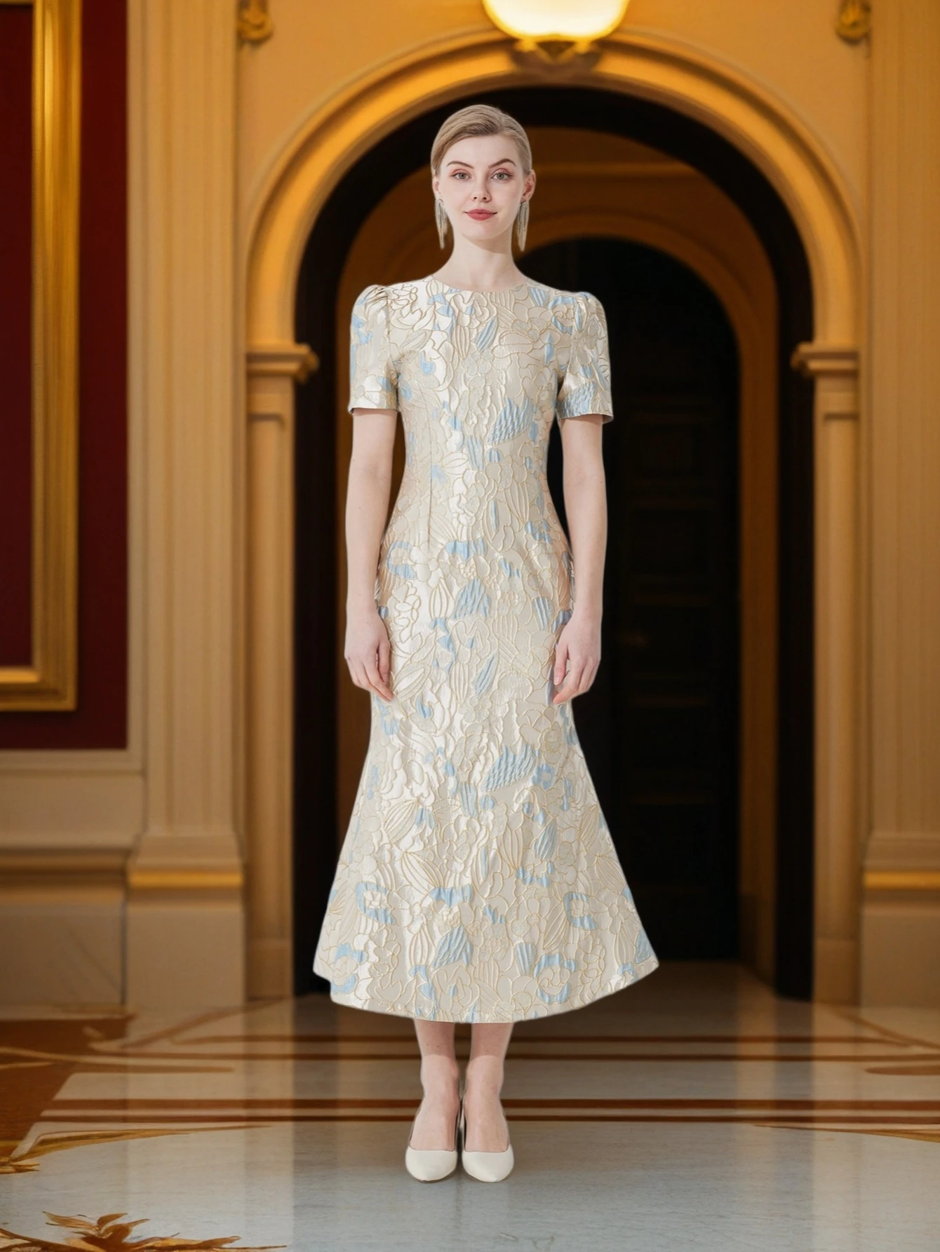 Vestido de Jacquard Luxuoso em Ouro Champagne e Azul para Mulheres com Silhueta Maxi Sereia que Acentua a Cintura