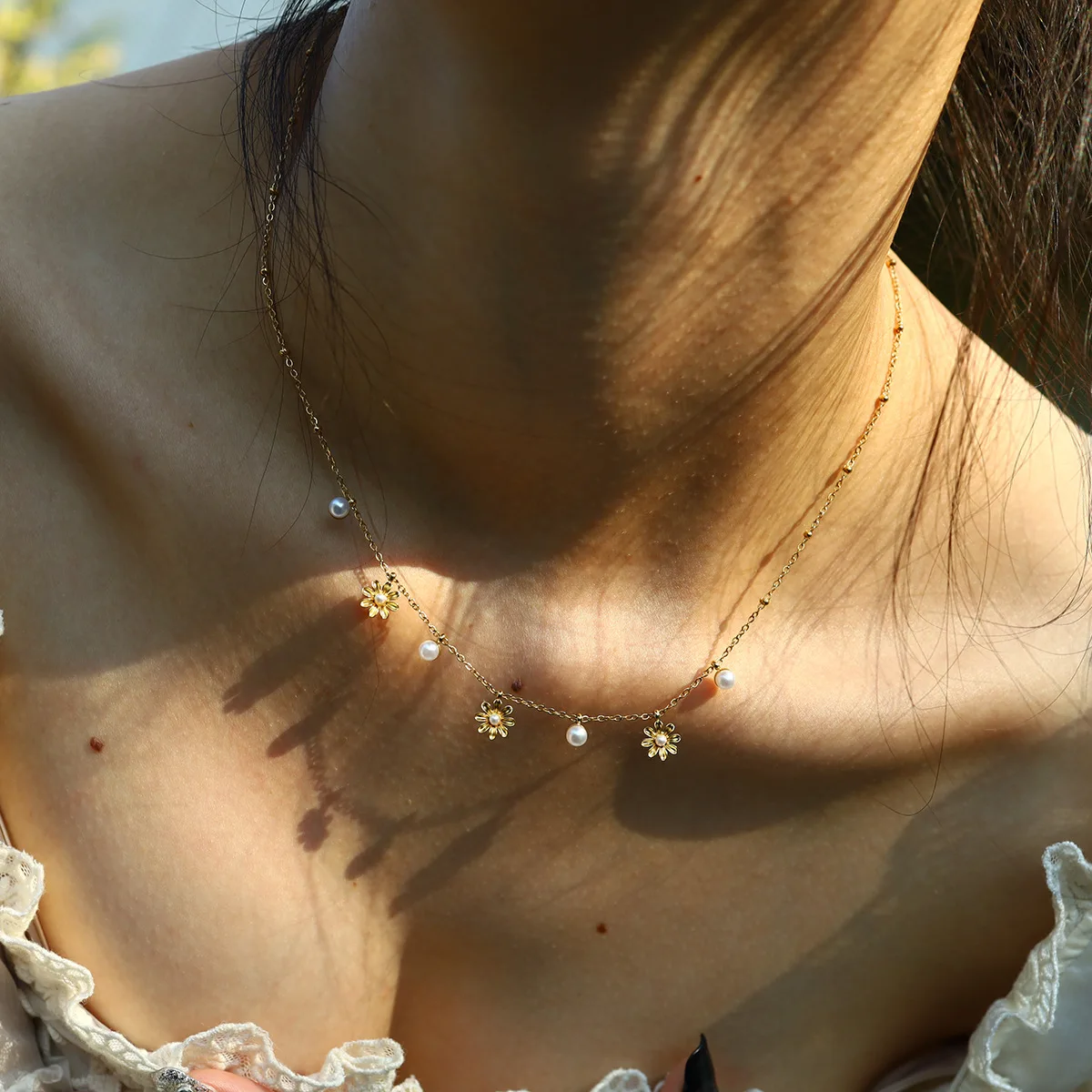 

Simple Plated 18k Gold Color Stainless Steel Flowers Pearl Necklace Luxury Zircon Clavicle Chain Choker Fashion Jewelry
