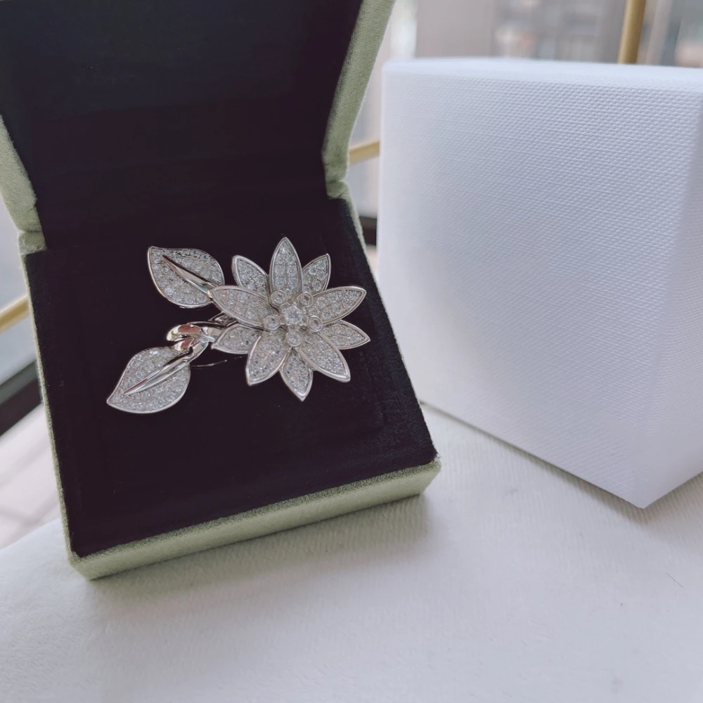 

2022 Personality Avant-Garde Fashion Luxury Hot Selling Jewelry Flowers Leaves Rings Can Be Worn In Many Ways For Women Party.