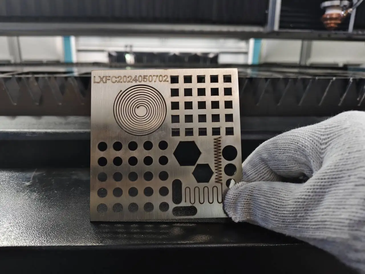 Sheet Stainless Steel Lazer Cutter 1000w 2000w Cnc Small Fiber Laser Cutting Machine Mini Laser Cutting Machine Metal