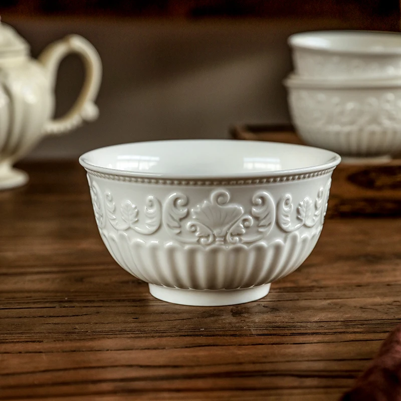 Weiße geprägte Porzellan-Salatschüsseln, Küchen-Lebensmittelbehälter, französischer Vintage-Haushalts-Keramik-Reisschüssel, Geschirr im europäischen Stil
