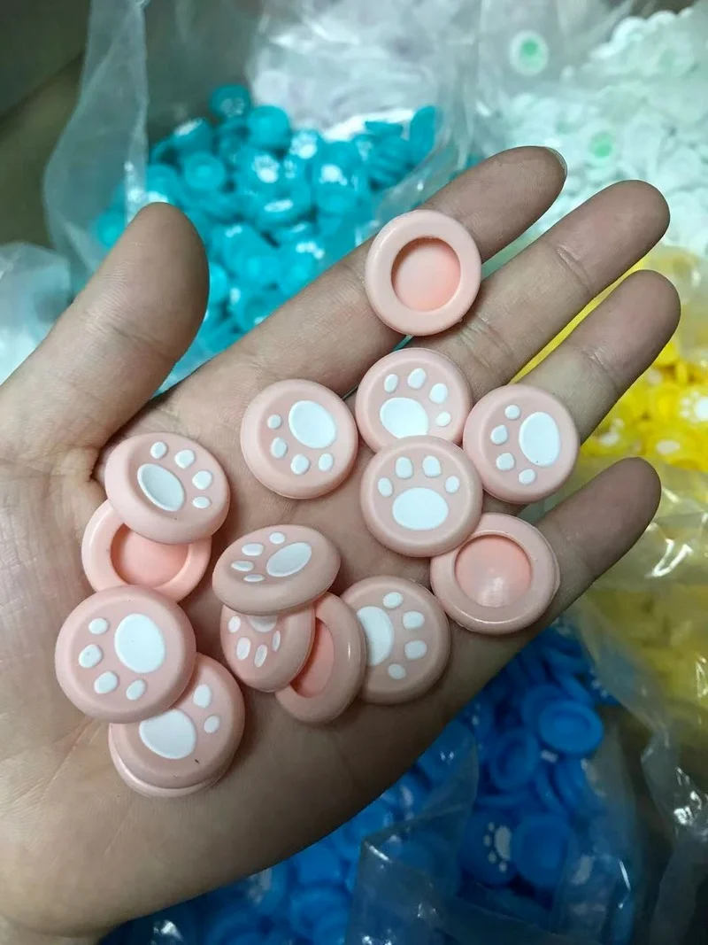 Mejora tus juegos con 4 agarres de pulgar Cat Paw para PS3/PS4/PS5/Xbox, tapas de Joystick de alta calidad para una comodidad y Control superiores.