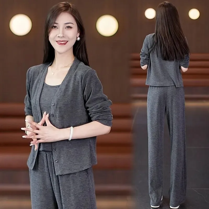 Korean Version Casual Suit Women's Autumn New Foreign Style Age-reducing Sportswear Fashion Meat-covering Mother Three-piece Set