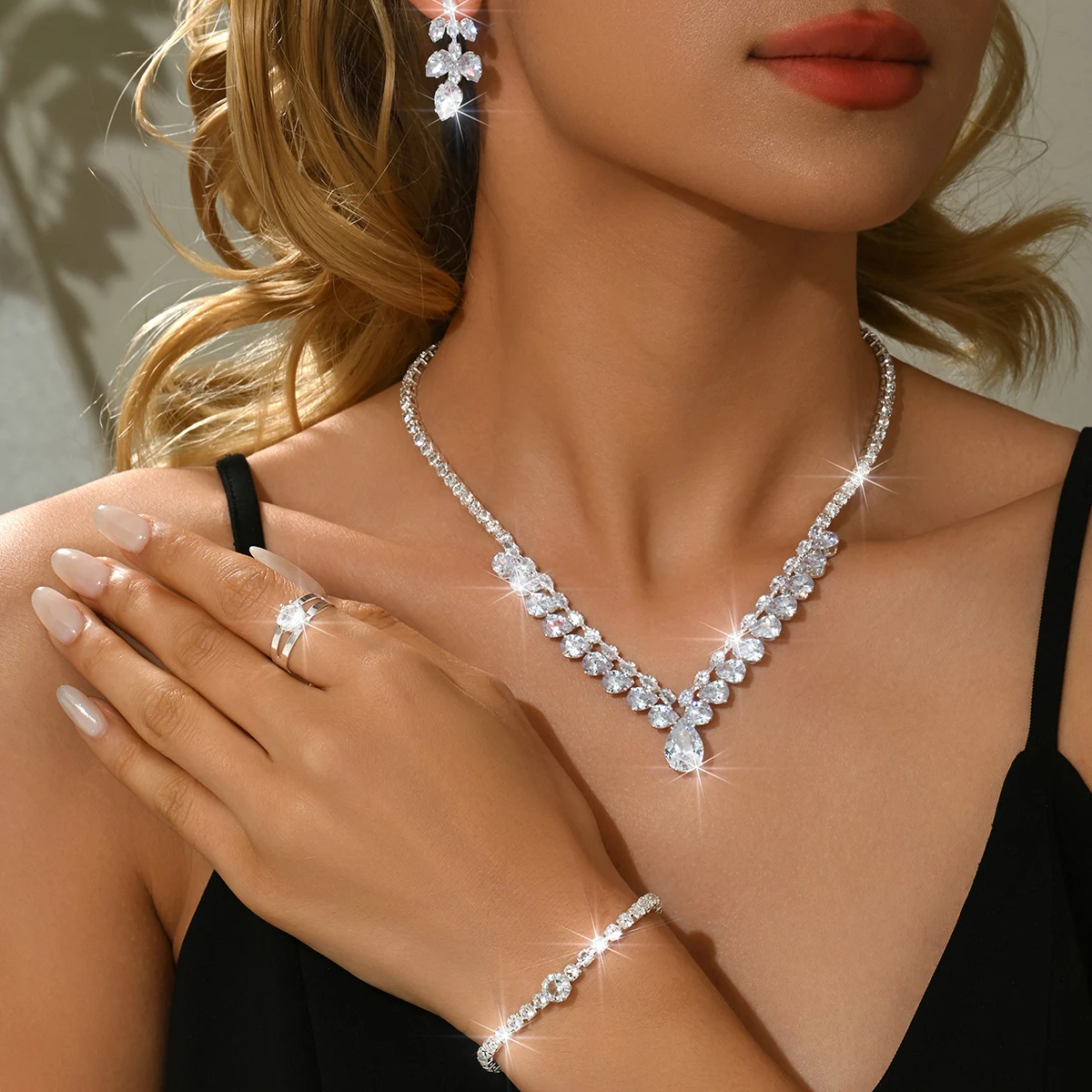 Design inspired water droplet shaped full diamond trendy simple and generous necklace earrings bracelet ring four piece set