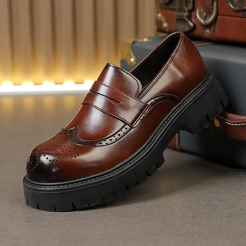 

Мужские деловые лоферы черного и коричневого цвета, удобные, на толстой подошве, противоскользящие, из высококачественной кожи, размеры 38-46.