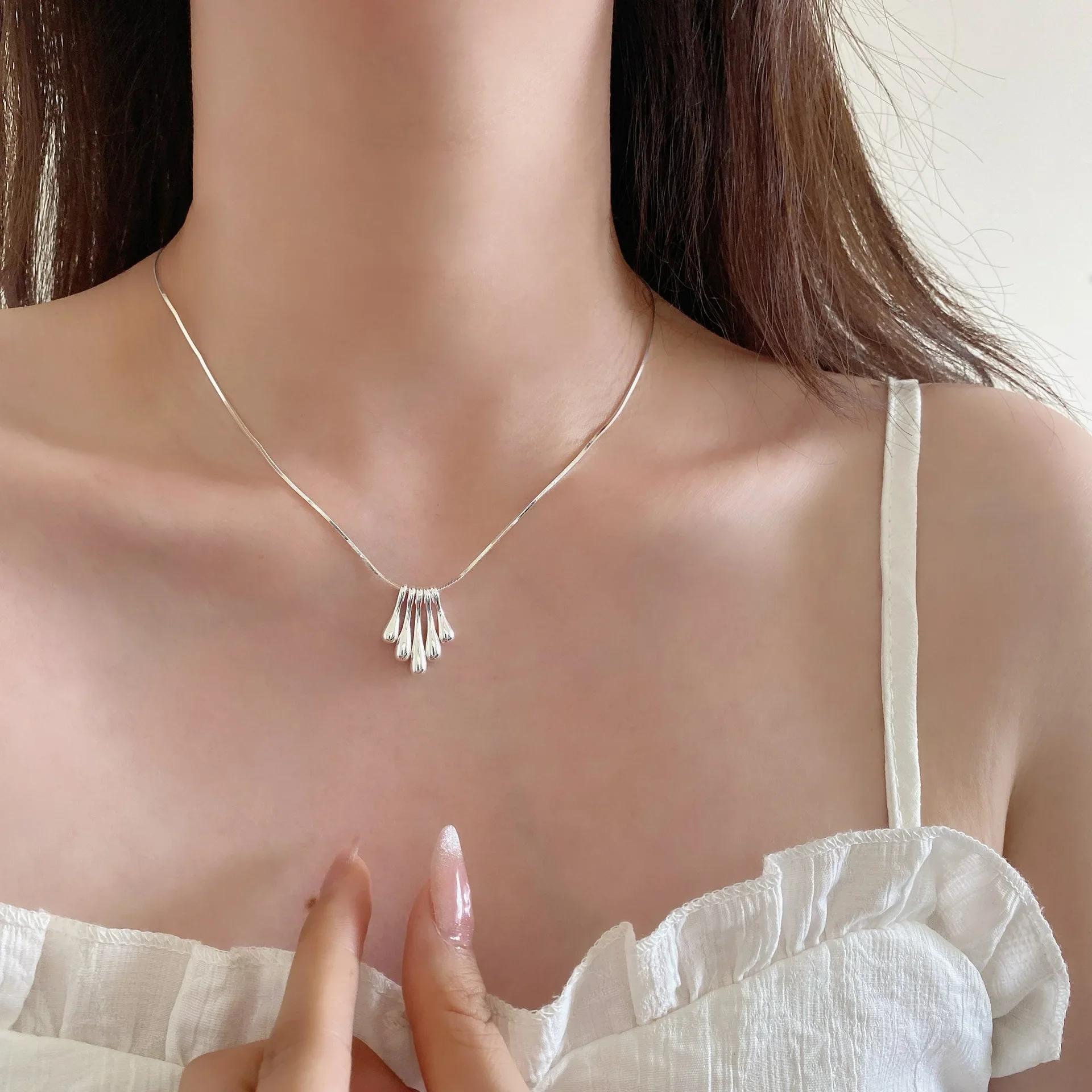 

S925 Sterling Silver Vertical Bar Water Drop Tassel Collarbone Chain - Minimalist Style, INS Niche Design, Women's Snake Bone Ne
