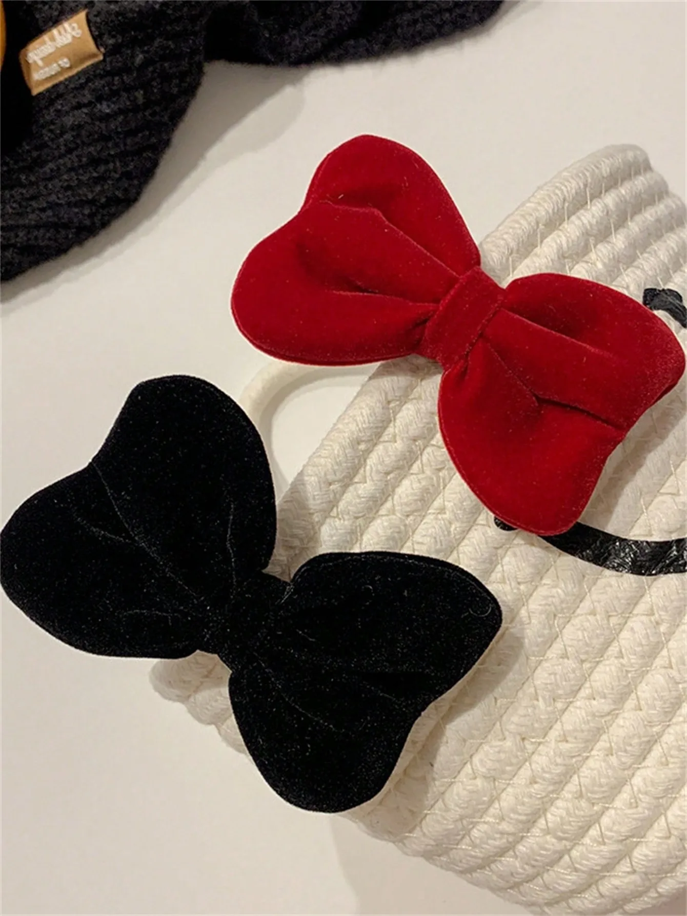 1 Hair clip for Ladies New Year stereoscopic red velvet bow Hair accessory s Sweet temperament bangs clip