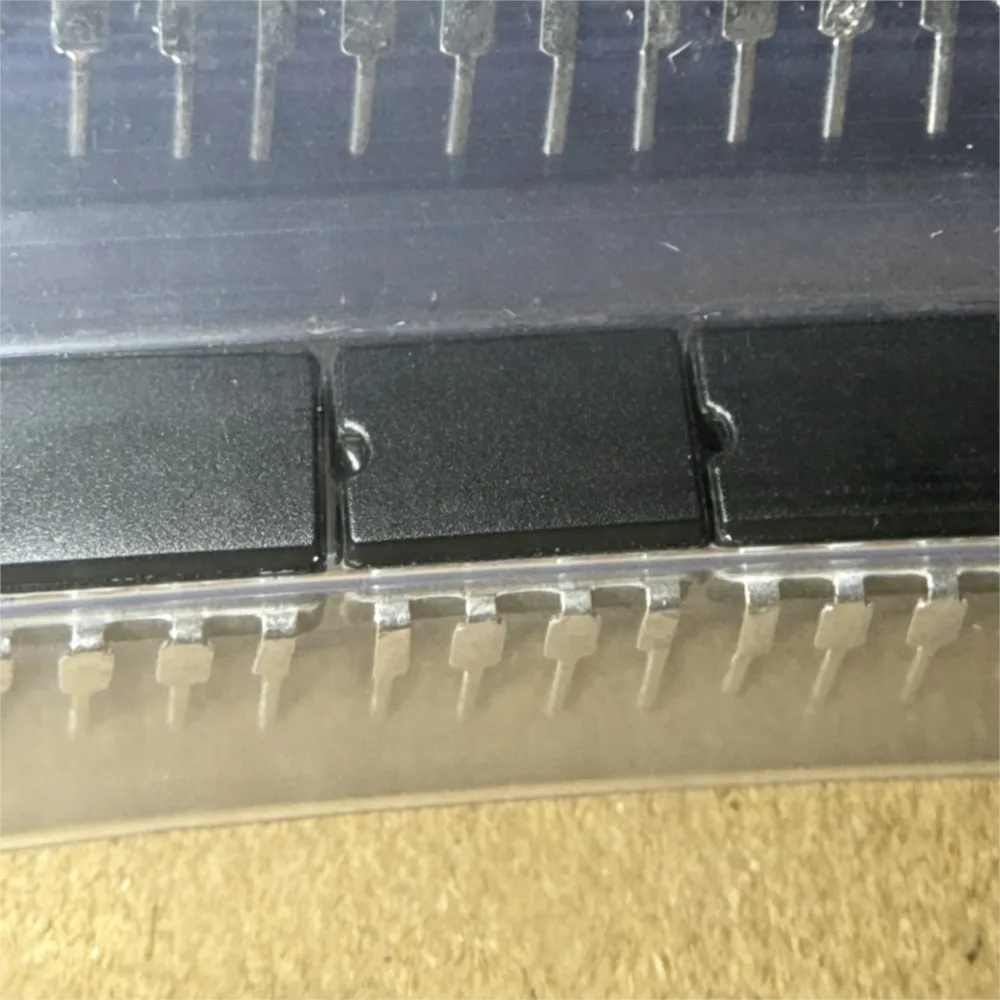 1-50PCS MC1558JG MC1558 P80C557E4EFB P80C557 LM2594 LM2594DADJR2G 1075CP XR1075CP