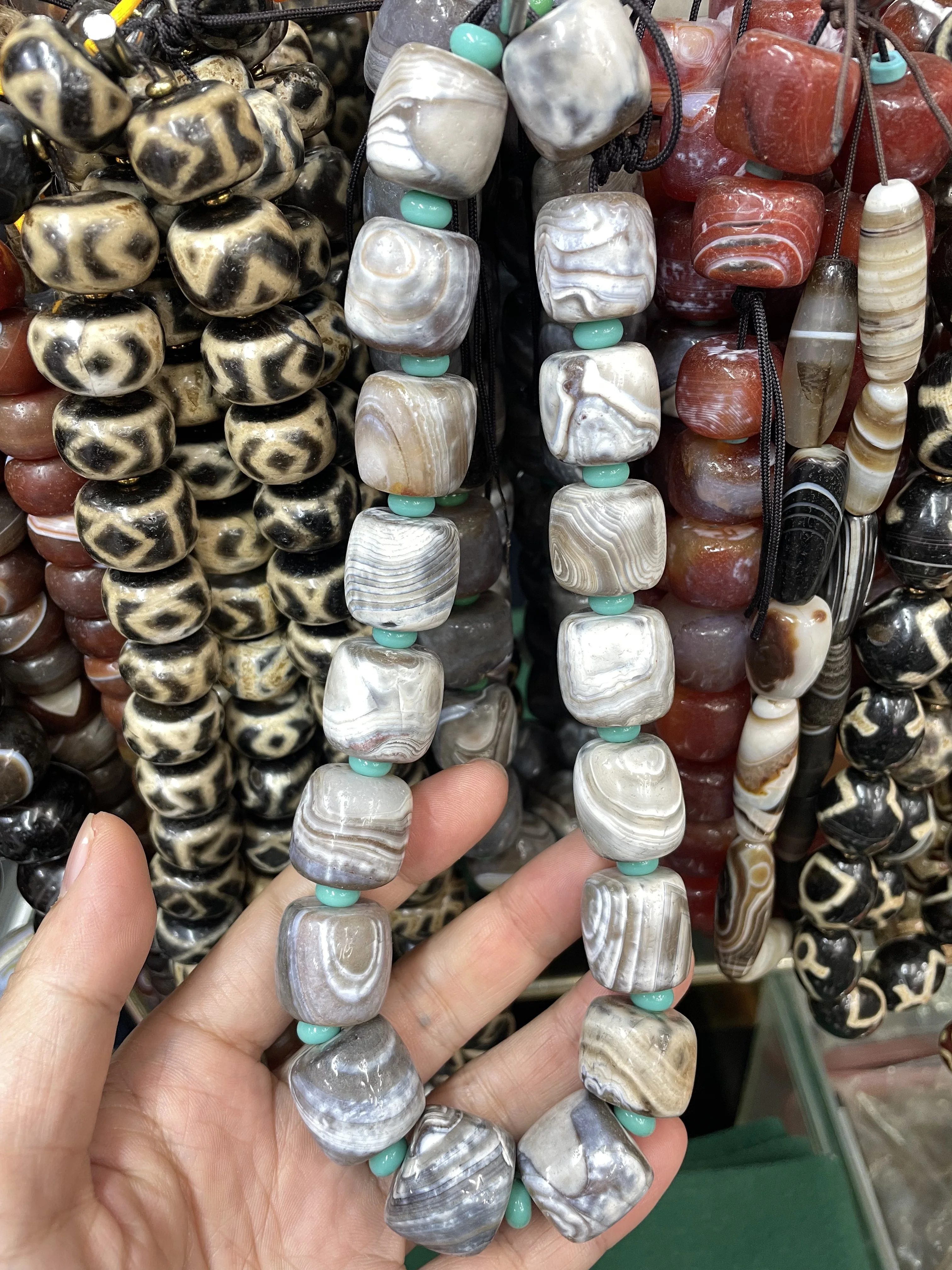 

Для запроса различных видов агата, которые можно на выбор. Тибетский старый агат для сбора украшений сокровищ.