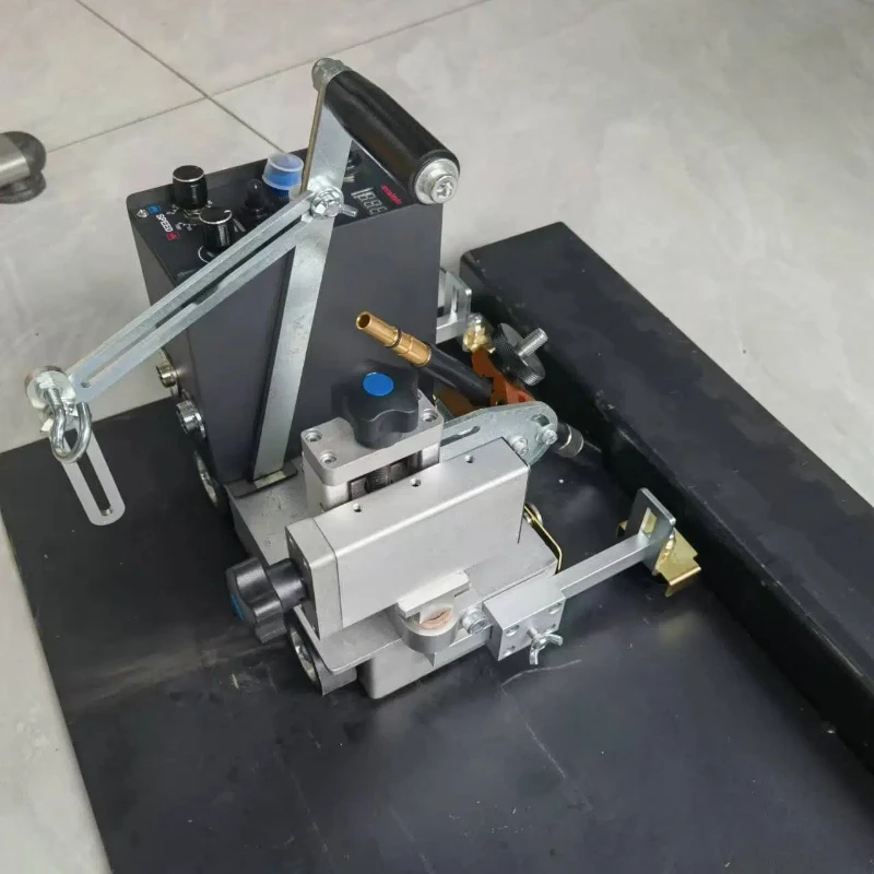 KAH3 Hot Sale Multi-Function MIG Welding Robot Portable Intermittent Automatic Tractor Products Permanent Magnets for Steel