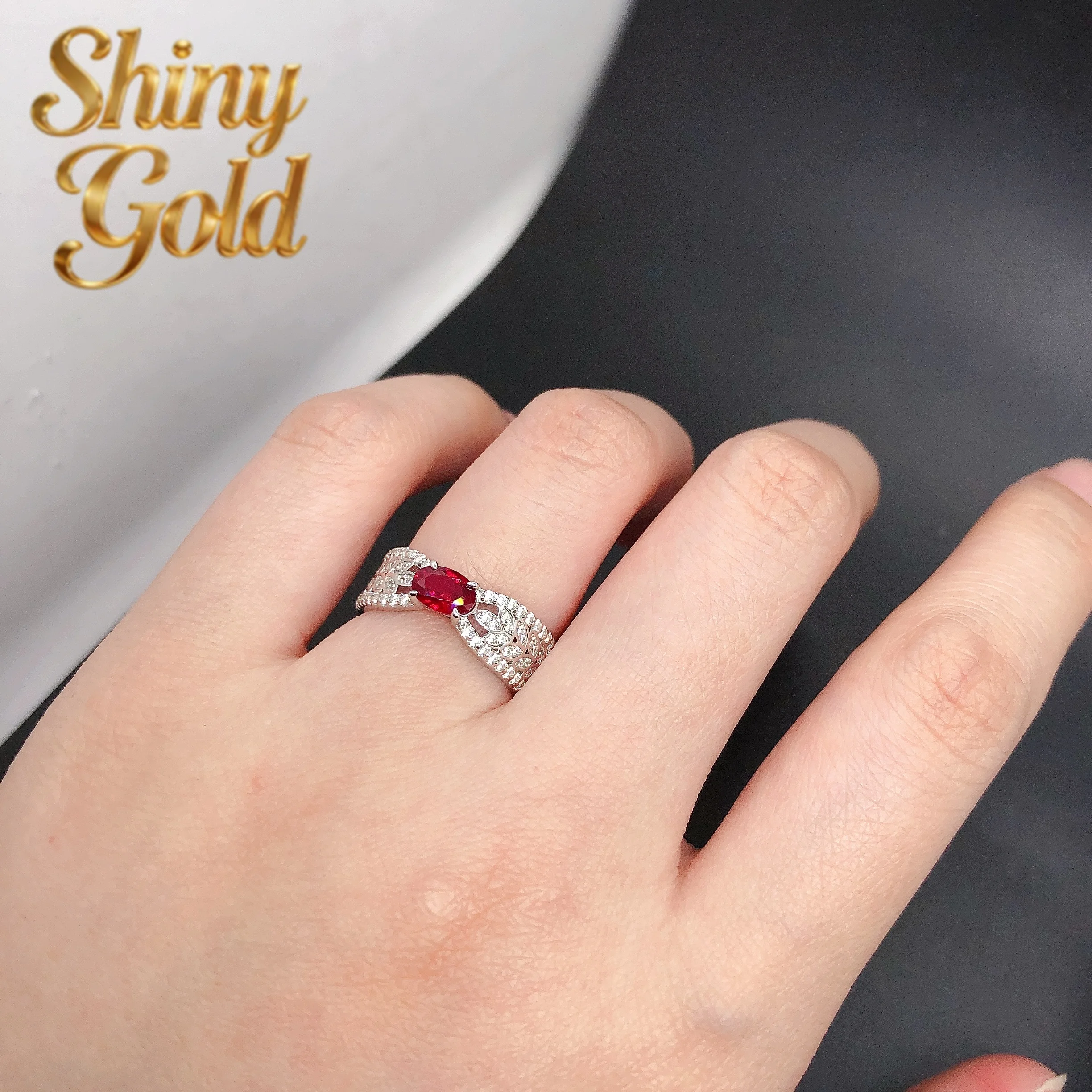 

Кольцо для помолвки ShinyGold Dainty Glow с синим/красным камнем овальной формы 0,5 карата, из цельного белого золота 14 карат, для женщин.