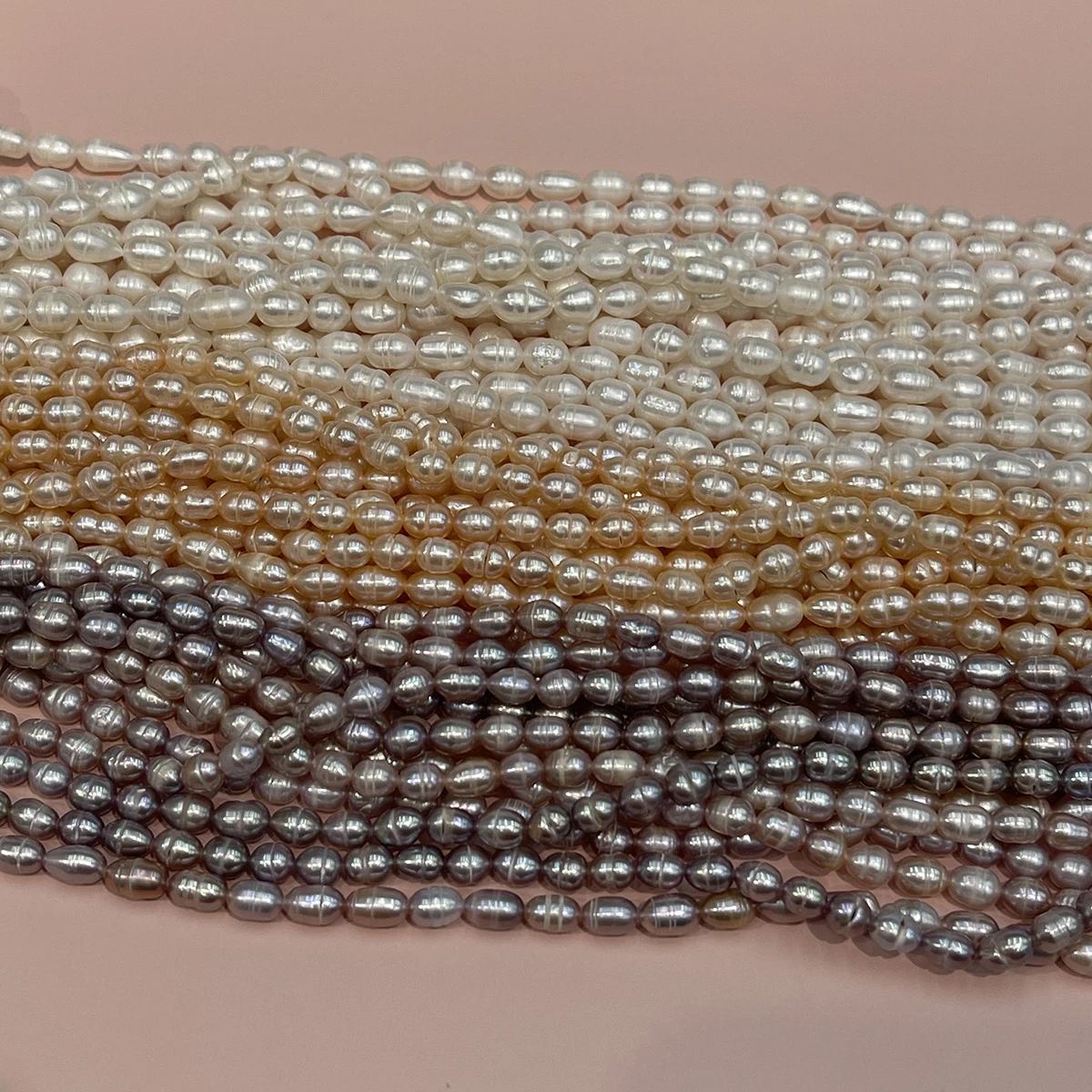Ein 5-6mm großer Strang aus natürlichen Süßwasser-Reisperlen, barocke lose Perlen, 36cm, für DIY-Schmuckherstellung von Halsketten und Armbändern für Frauen. – Detail 11