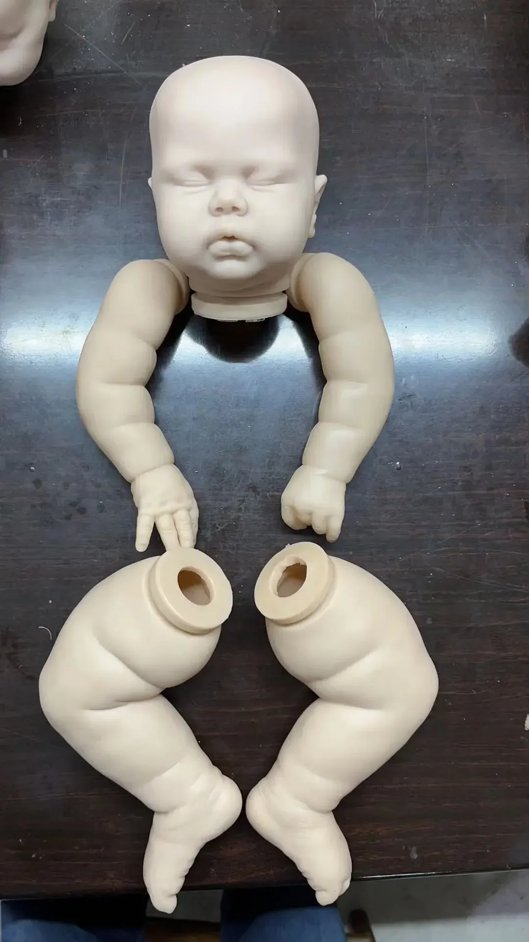 Bebe Augurk 25 inch Enorme Grootte Reborn Doll Kit Frisse kleur Soft Touch met stoffen lichaam Onvoltooide poponderdelen