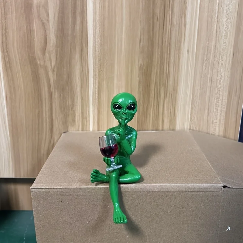 1Pcs Alien Red Wine Statue—A Space-Themed Decorative Masterpiece, Suitable for Desktops/Bookshelves/Wine Cabinets, a Must-Have for Science Fiction Fans |   Alien Sculpture |   Science Fiction Themed Ornaments |   Creative Gift Options, Bookshelf Decorations, Unique Artwork, Finely Crafted Ornaments, Collectible Models, Exclusive for Science Fiction Enthusiasts.